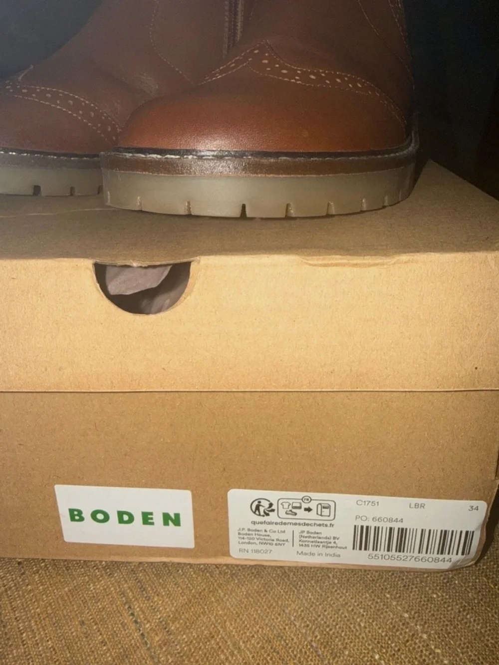 Brand New Boden Chelsea brown leather Boots size 34 (us Size 3)